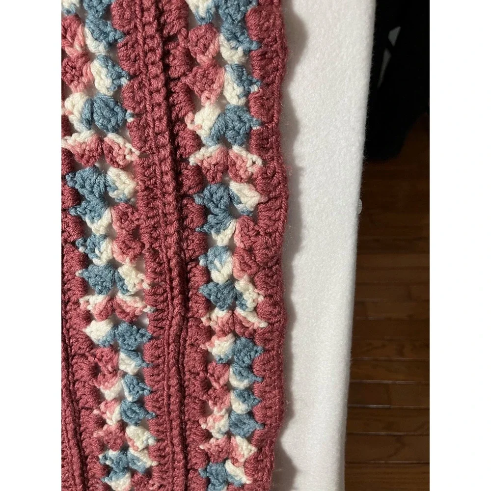 Vtg Handmade Crochet Afghan Throw Blanket Scallop Edge Blue Mauve White 46x68